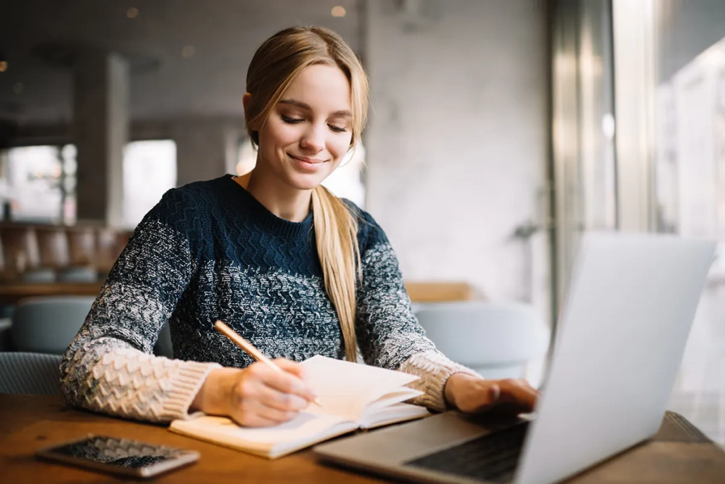 Flexibles Lernen bei online Ausbildung zum Fitnesstrainer